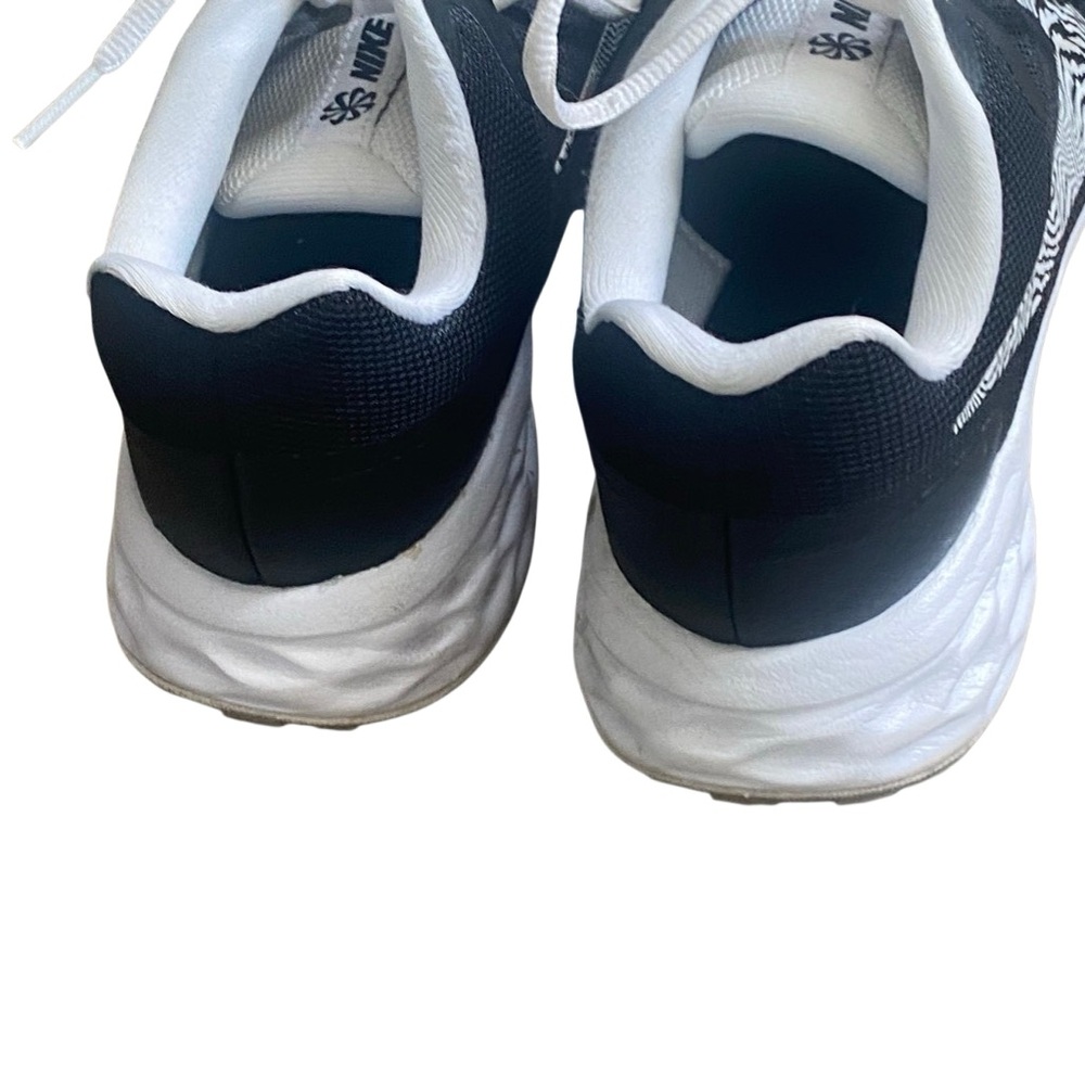 NIKE Revolution 6 Black/White Running Shoes. Size 8.5. - Picture 7 of 8